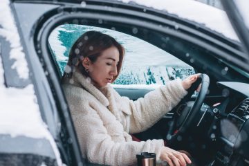 Ali je vožnja po snegu varnejša, če imaš poln ali prazen prtljažnik?