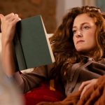 Ženska bere knjigo