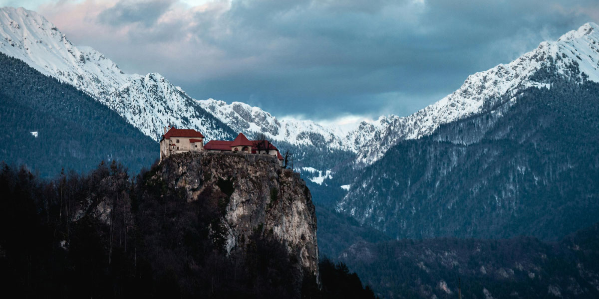 Kam na izlet: Blejski grad, kjer zgodovina še vedno odmeva nad jezerom
