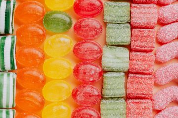 Bombon ali bonbon – katera oblika je danes sploh pravilna?