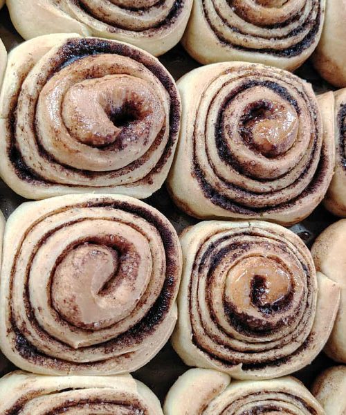 Ko boste naslednjič pekli cimetove rolice, dodajte v preliv to sestavino