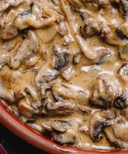 Ideja za kosilo: kremasta piščančja omaka z gobami in testeninami