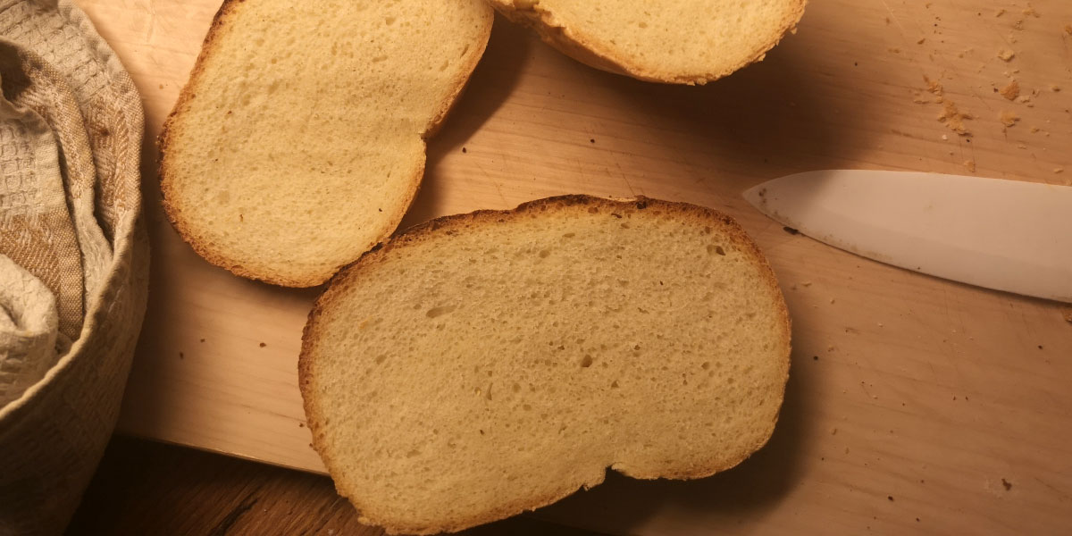 Trik, zaradi katerega domač kruh postane mehak kot tisti iz trgovine