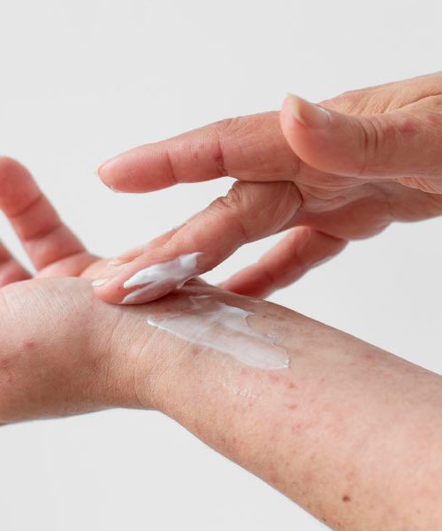 Nega rok po 60. letu: največja napaka je povezana z milom, ne s kremo