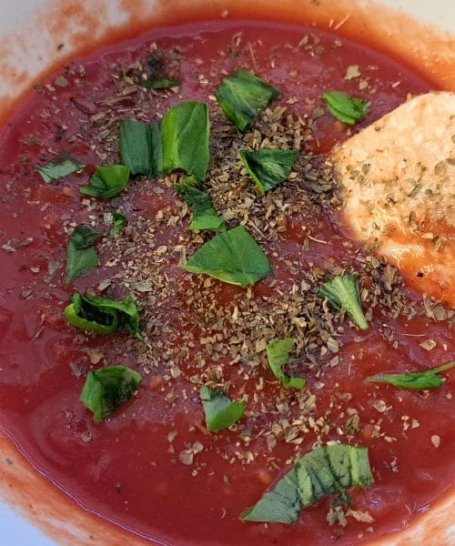 Najboljša paradižnikova omaka za pico, ki jo lahko pripravite doma