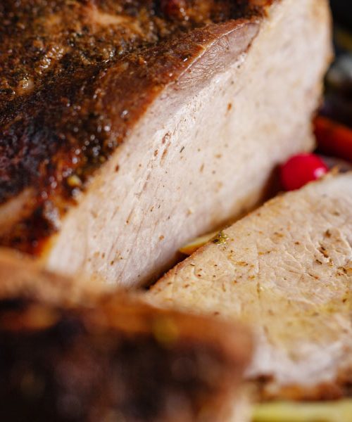 Kaj se zgodi z mesom, če ga po peki takoj narežemo?