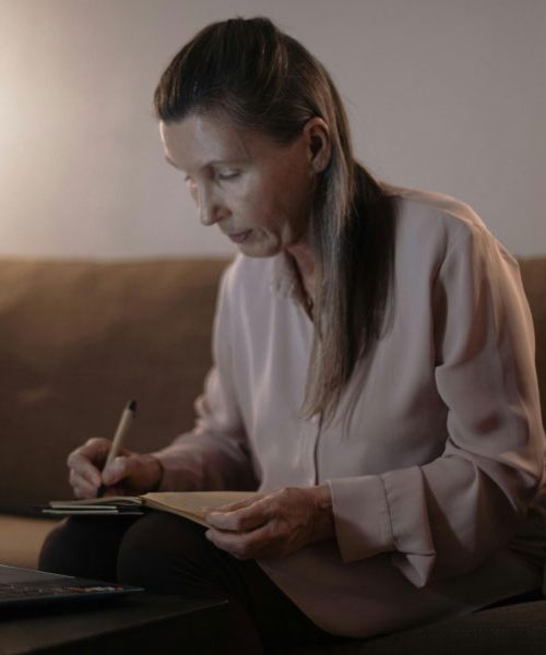 Zakaj je prav zdaj pravi trenutek, da zapišemo svoje življenje?