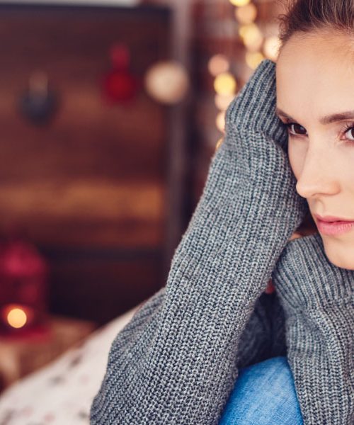 Psihologi pojasnjujejo, zakaj ob polnoči ne čutimo veselja