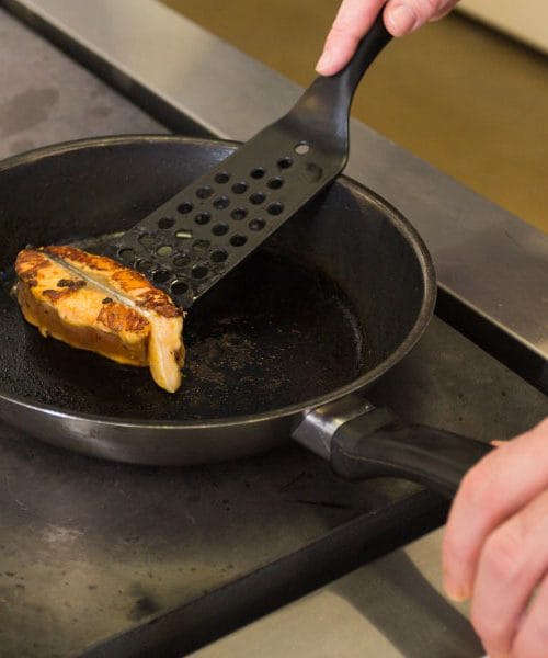 Zakaj se hrana na ponvi obarva le na sredini? Resnica o toploti, ki je ne vidimo