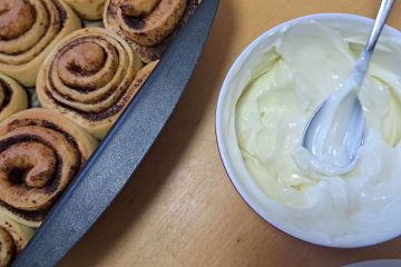 Naredili smo preliv za cimetove rolice, ki bo navdušil tudi vas