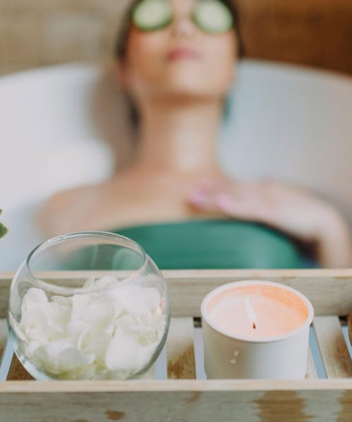 Najbolj učinkovit trik za sijočo kožo po 55. letu je povsem brezplačen