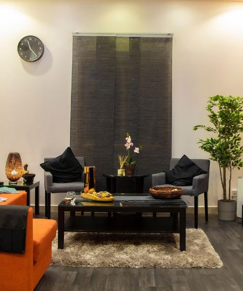 Ko moški odpre vrata svojega stanovanja: podrobnosti, ki štejejo