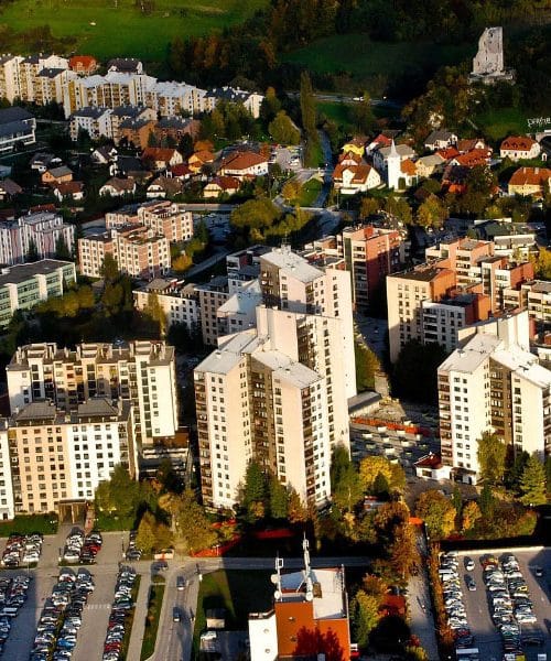 Nepričakovani kraji v Sloveniji, kjer imajo ulice in trge še vedno ime po Titu