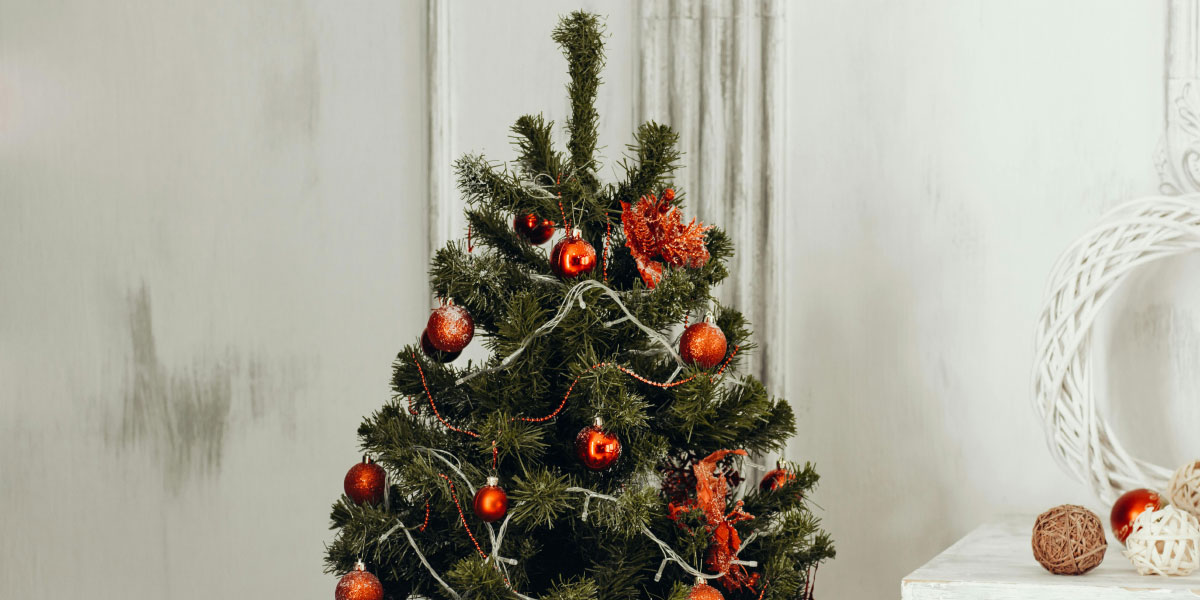 Nekoč brez kovinskega vrha ni bilo prave jelke, danes pa se odločamo povsem drugače