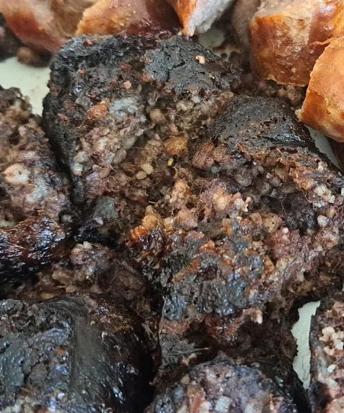 Januar je čas za prave slovenske koline: zakaj so prav zdaj krvavice najboljše?