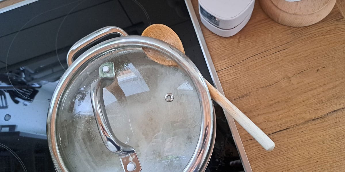 Kuhalnica na robu lonca