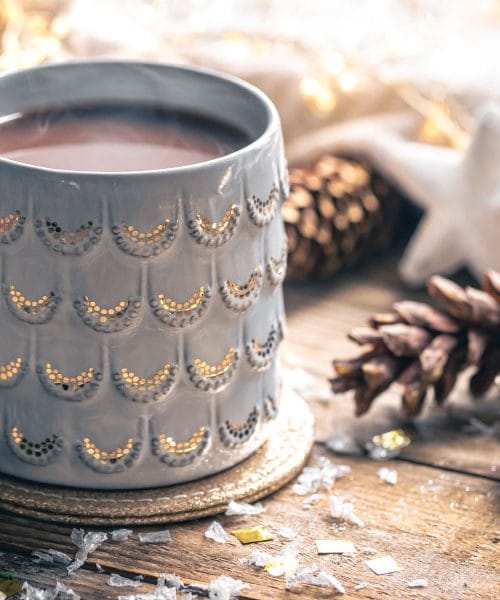 Nekateri pred spanjem pijejo kakav – je bolj zdrav hladen ali vroč?