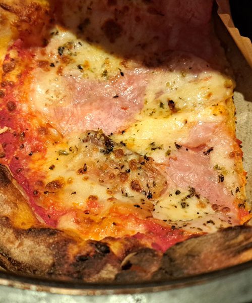 Kako doma najhitreje pogrejete ostanke pice?