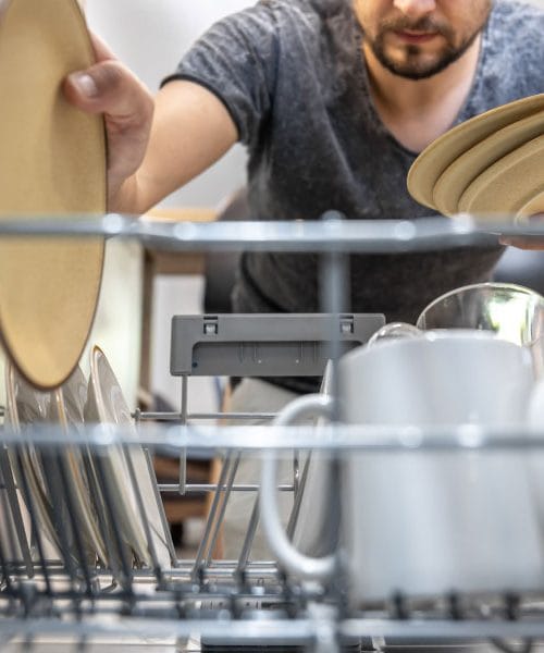 Pomivalni stroj uporabljate narobe? Pet pravil, ki naredijo razliko
