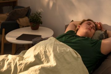 Popoldanski spanec: kdaj je zdrav, koliko ga potrebujemo in kdaj postane težava