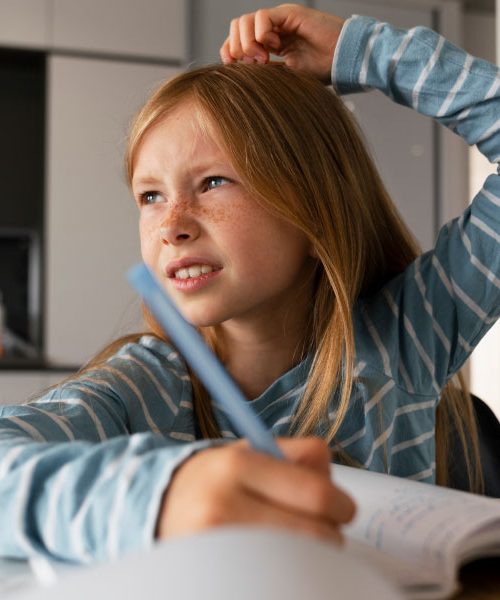 Reševanje domačih nalog brez stresa: kako lahko starši doma spremenijo vzdušje