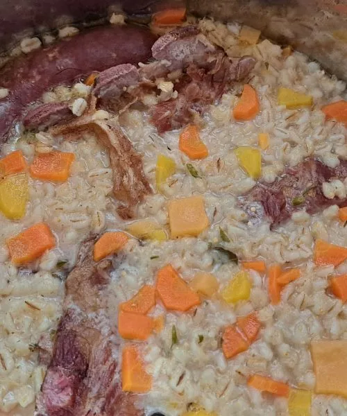 Ričet, kot so ga kuhale naše babice – jed, ki se vrača na slovenske mize