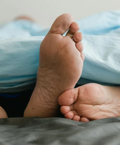Prihajajo vroče noči: Tri navade, s katerimi boste lažje zaspali