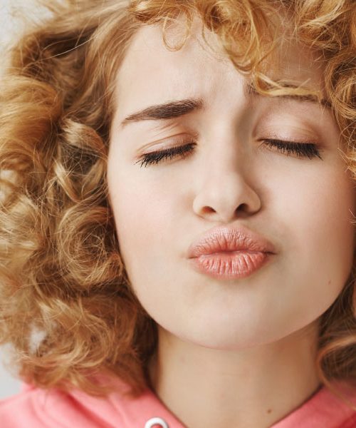 Če so vaše ustnice vedno razpokane, to morda ni le mraz – opozorilo, ki ga spreglejte