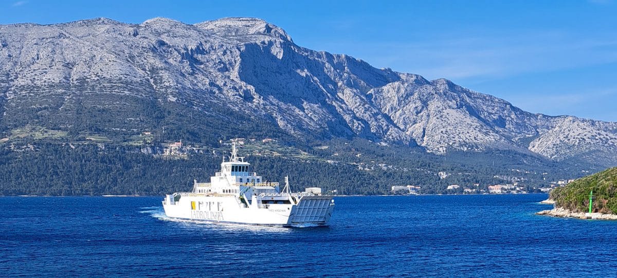 Ponoči na Korčulo dodatna trajekta zaradi dogodka v spomin na Oliverja