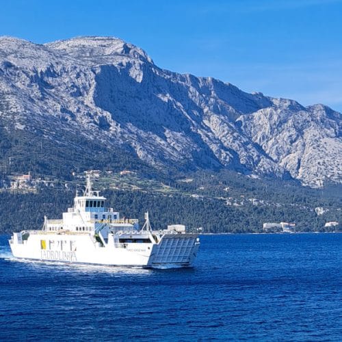 Ponoči na Korčulo dodatna trajekta zaradi dogodka v spomin na Oliverja