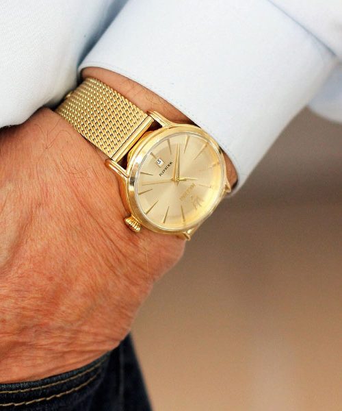 Katere ure ne pašejo na moško roko – 4 pogoste napake pri izbiri