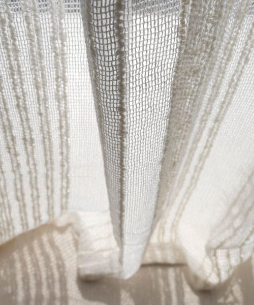 Vaša bela zavesa je postala siva? Dodajte to v pralni stroj in spet bodo snežno bele brez belila