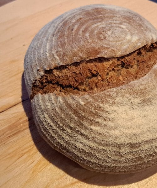 Ajdov kruh z medom, pečen na šamotni plošči – recept