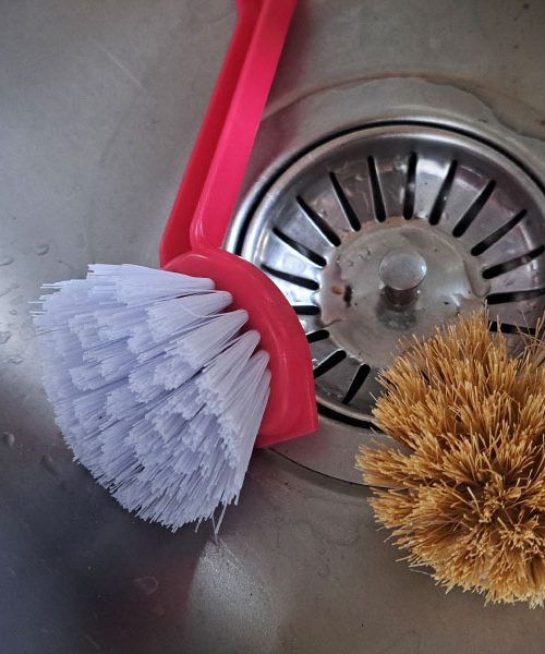 Najlažji način za temeljito čiščenje inox pomivalnega korita v manj kot 20 minutah