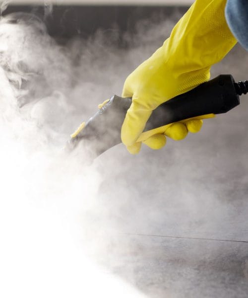 Preprosta tehnika, ki umazane kopalniške fuge spremeni v preteklost