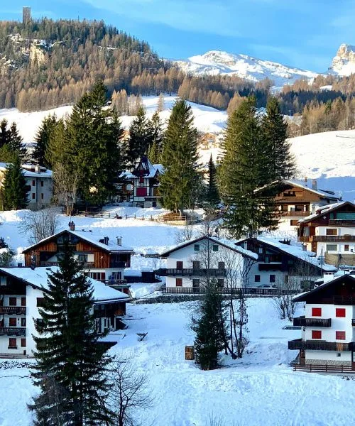 Ernest Hemingway in Cortina d’Ampezzo: tiha literarna povezava z Dolomiti