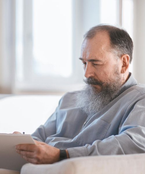 Zdravniki opozarjajo: Ta navada po 60. letu pospešuje staranje sklepov