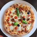 Domača pica z baziliko