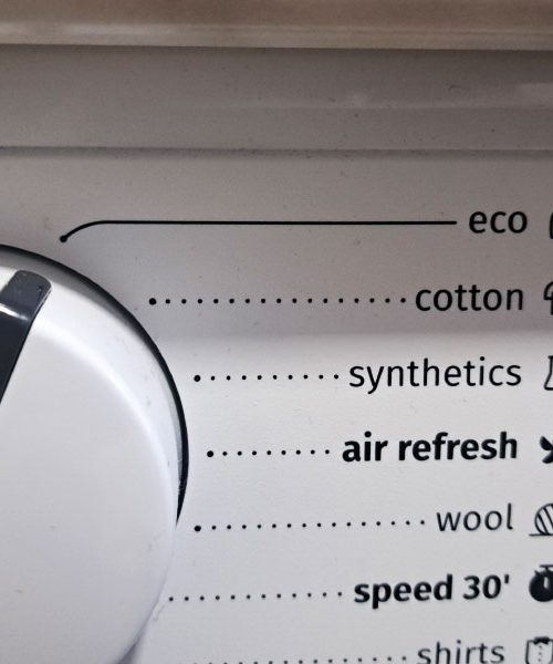 Ta nastavitev na sušilnem stroju vam lahko pozimi prihrani veliko denarja