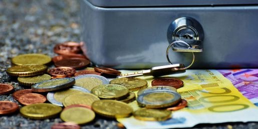 Nova pravila za potrošniške kredite, več zaščite tudi pri nakupih na obroke