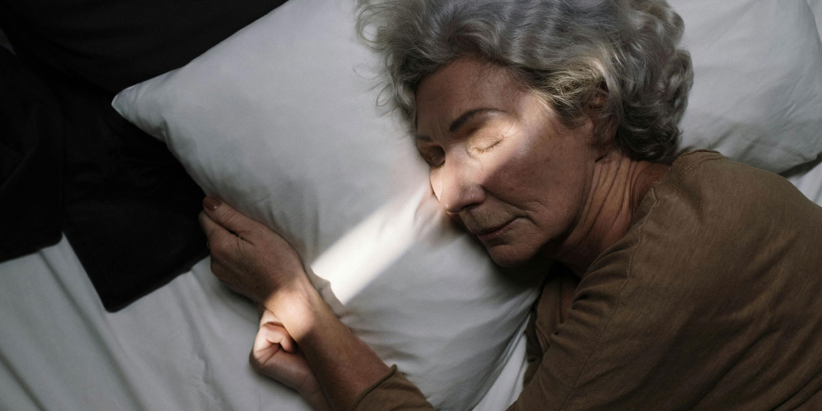 Koliko spanja je dovolj – in kdaj začne telo opozarjati na nevarnost?