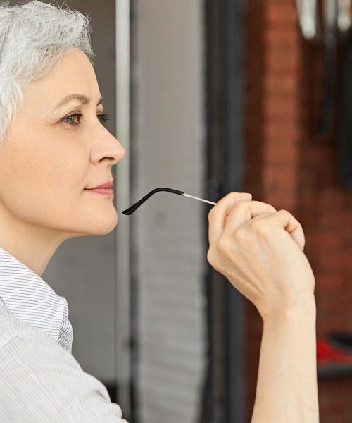 Frizure, ob katerih se ženske po 55. letu počutijo bolj urejene