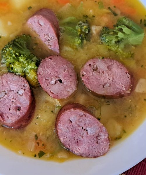 Kaj skuhati za kosilo v tem tednu? Preprost, domač jedilnik od ponedeljka do nedelje