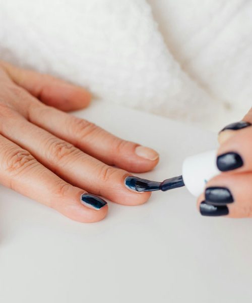 Preprost trik za močne nohte, ki se ne cepijo več – traja le 2 minuti na dan