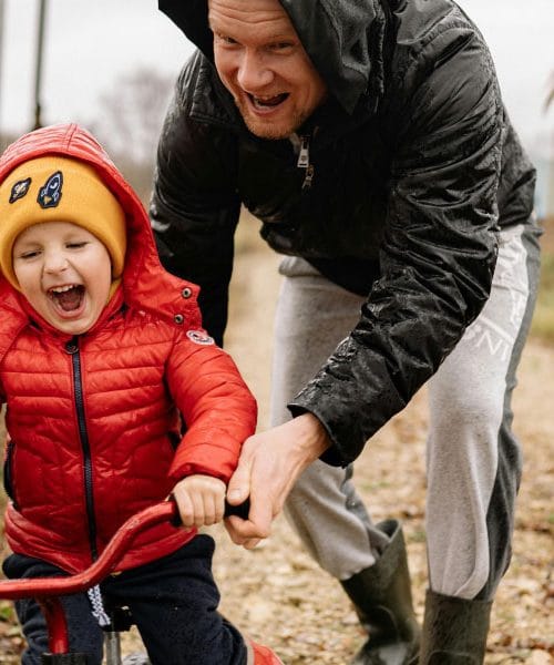 Navade iz otroštva, ki neopazno gradijo odpornost: to smo počeli nekoč