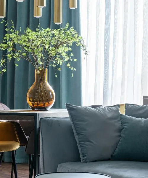 Tako opremite stanovanje, da boste čistili manj – 7 rešitev, ki dolgoročno prihranijo čas