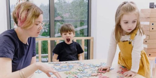 13 življenjskih veščin, ki jih otrok potrebuje, preden ga svet nauči na težji način