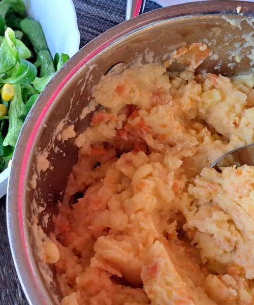 Če želite malo drugačen pire krompir, dodajte to oranžno zelenjavo