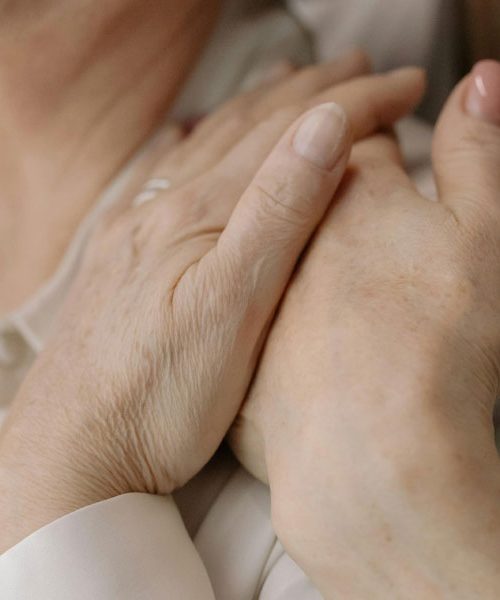 Zakaj nam pokajo členki na rokah? Je to nevarno ali povsem neškodljivo?