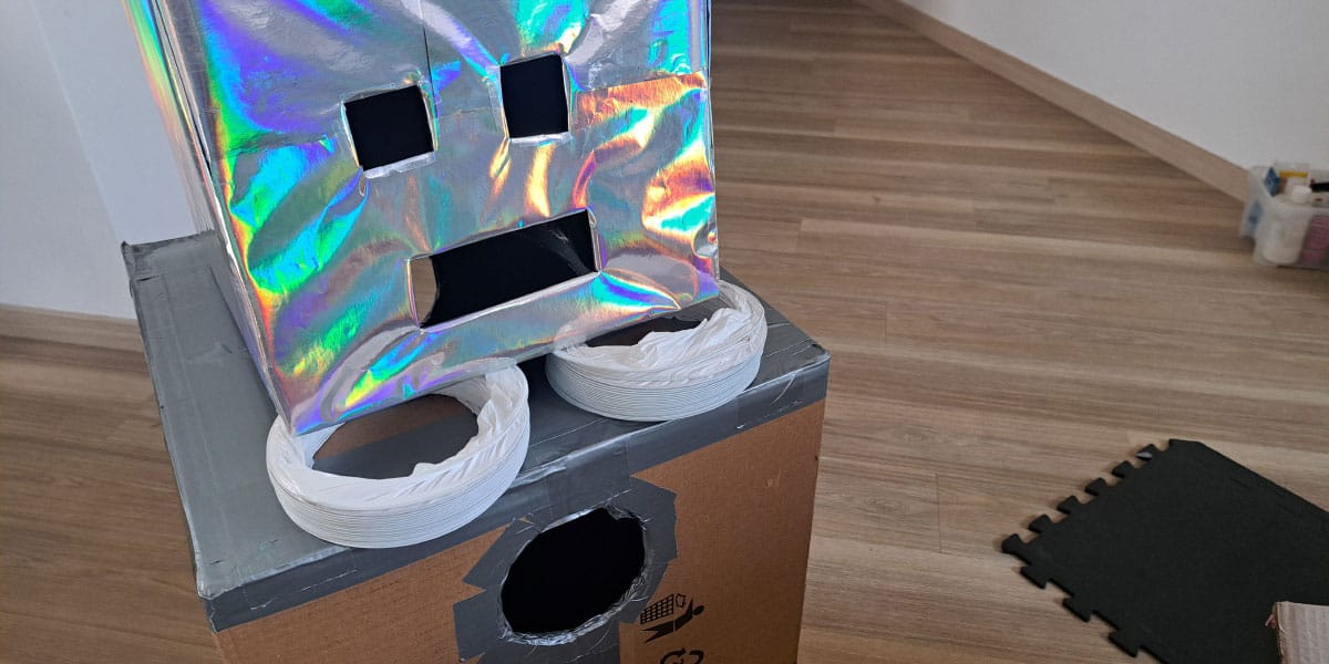 Glava robota, pustna maska